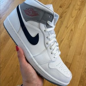 Air Jordan 1 Mid “Paris”